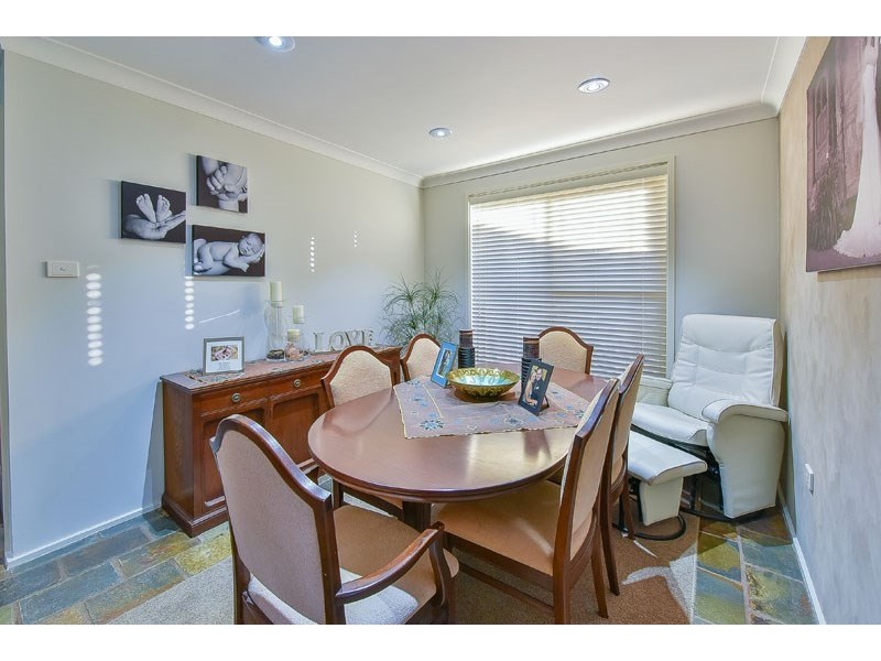 6 Swiveller Close, Ambarvale NSW 2560