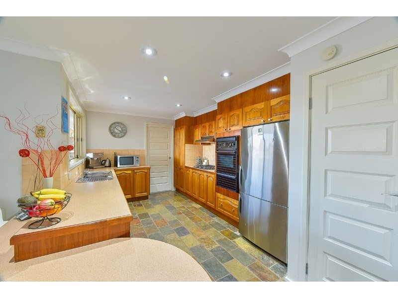 6 Swiveller Close, Ambarvale NSW 2560