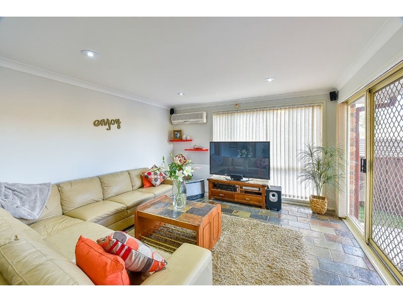 6 Swiveller Close, Ambarvale NSW 2560