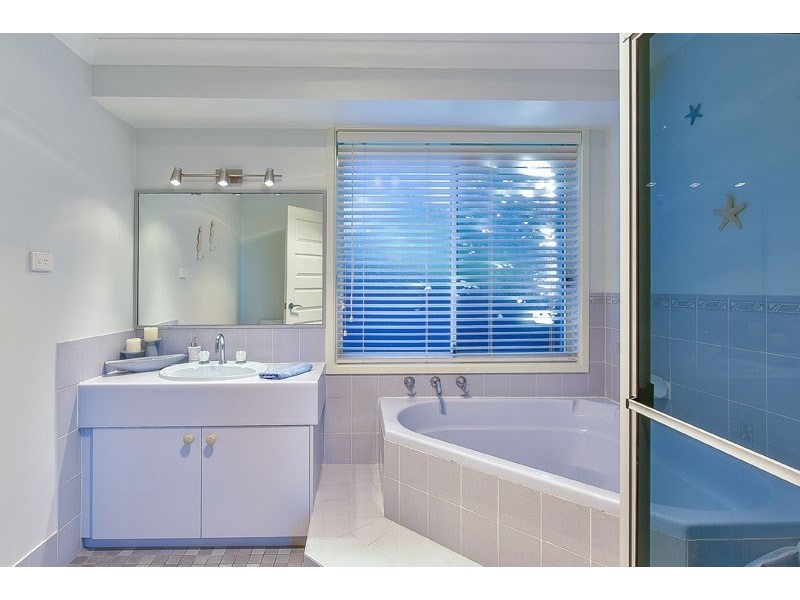 6 Swiveller Close, Ambarvale NSW 2560