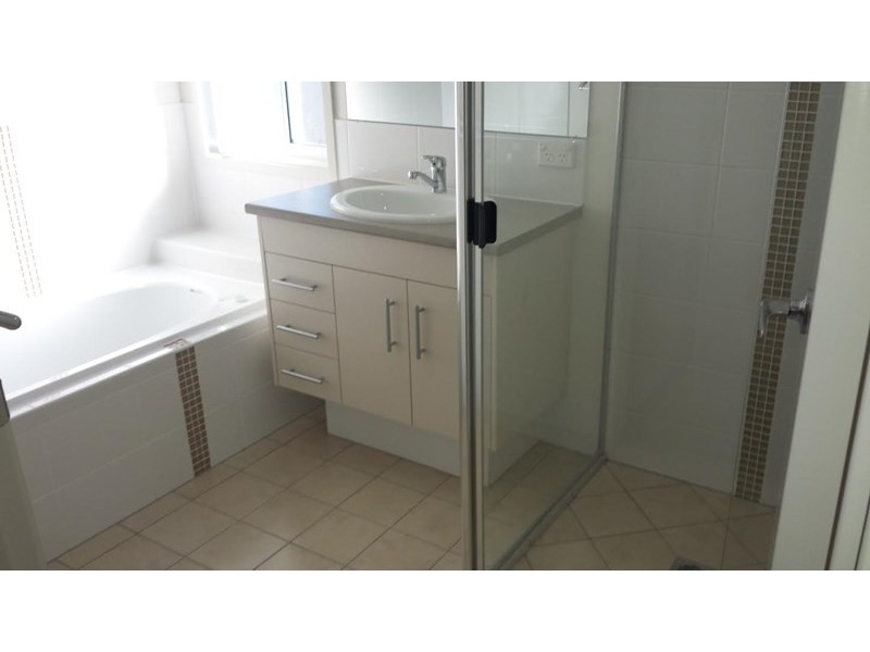 24 Hollyoake Circuit, Ingleburn NSW 2565