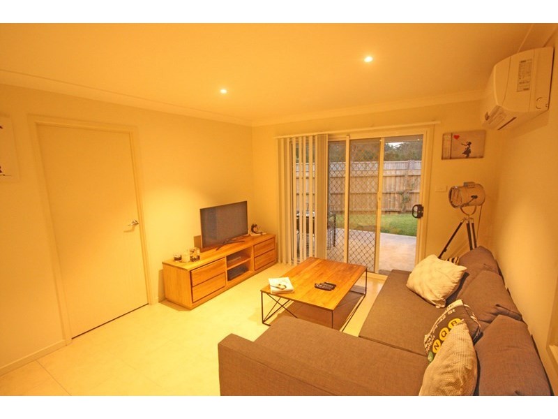 24 Hollyoake Circuit, Ingleburn NSW 2565