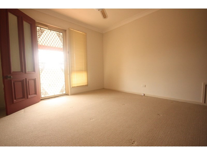 6 Manooka Crescent, Bradbury NSW 2560