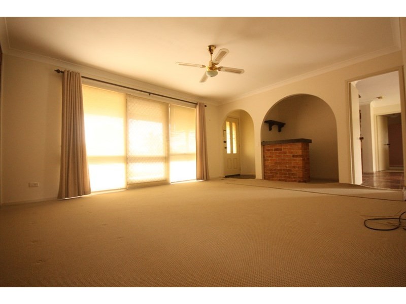 6 Manooka Crescent, Bradbury NSW 2560