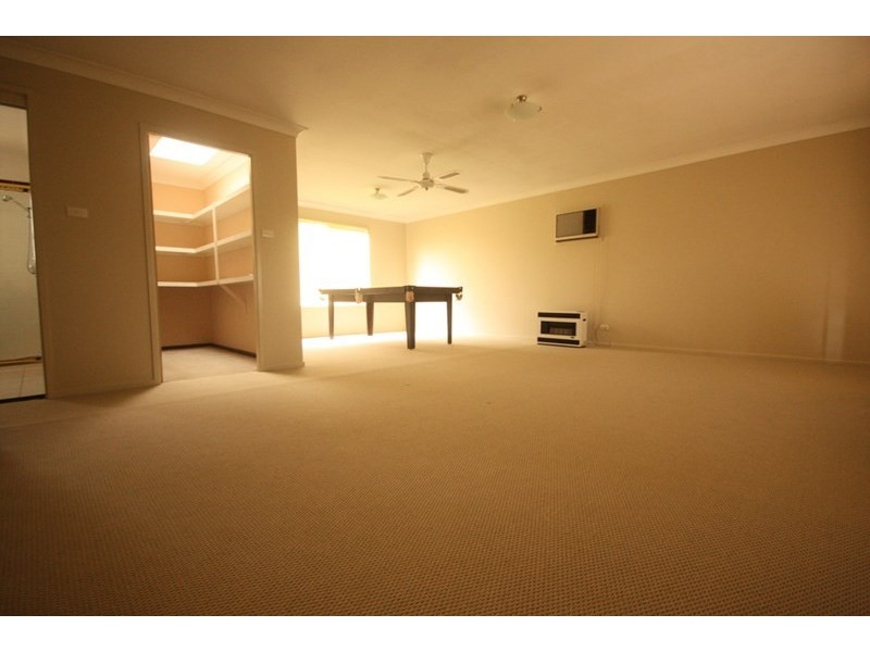 6 Manooka Crescent, Bradbury NSW 2560