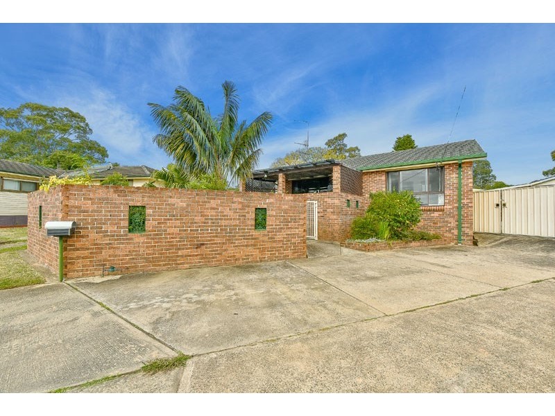 8 Seddon Place, Campbelltown NSW 2560