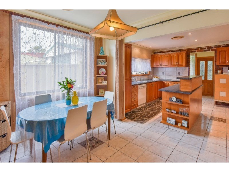 8 Seddon Place, Campbelltown NSW 2560