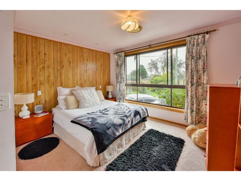 8 Seddon Place, Campbelltown NSW 2560