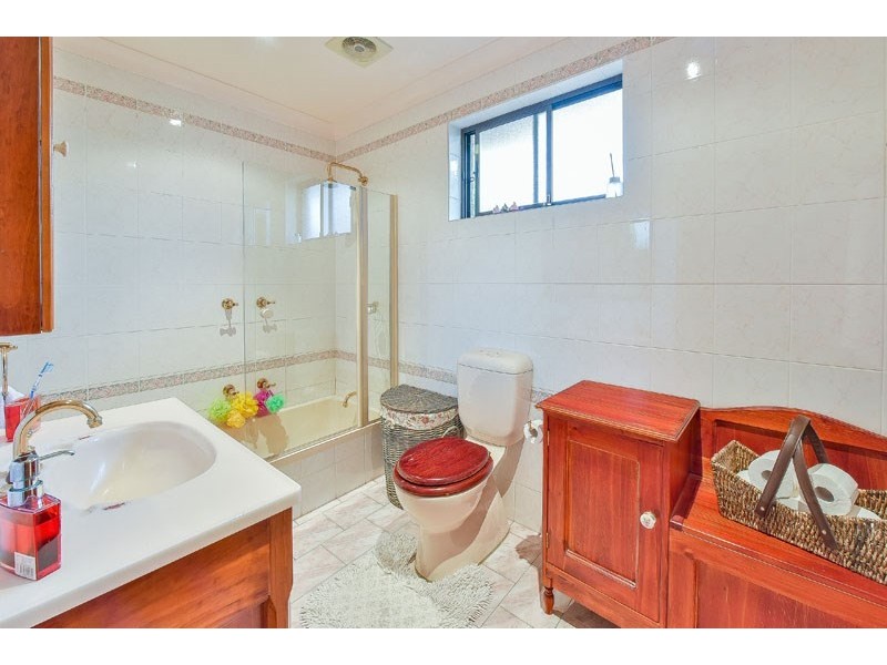 8 Seddon Place, Campbelltown NSW 2560