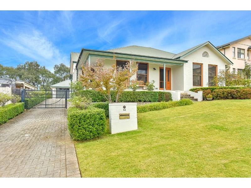 13 Governors Way, Macquarie Links NSW 2565