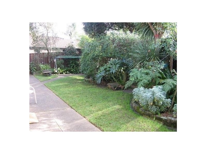 25 Woodlark Place, Glenfield NSW 2167