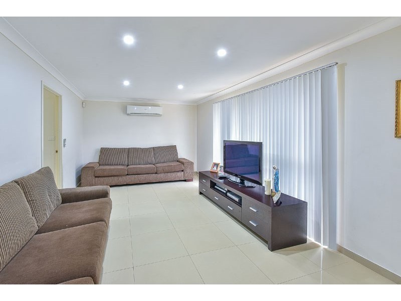 11 Malvolio Street, Rosemeadow NSW 2560