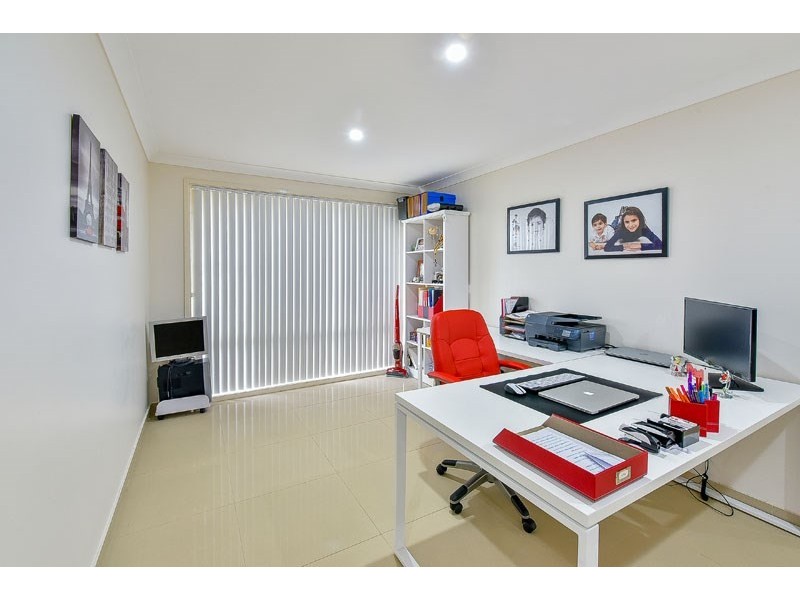 11 Malvolio Street, Rosemeadow NSW 2560