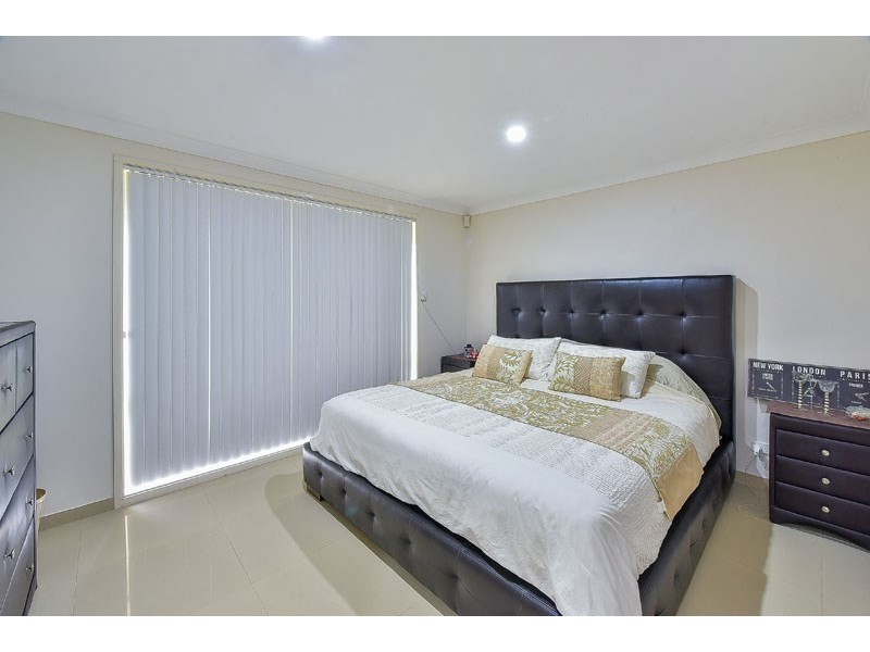 11 Malvolio Street, Rosemeadow NSW 2560