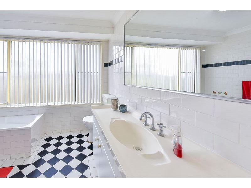 11 Malvolio Street, Rosemeadow NSW 2560