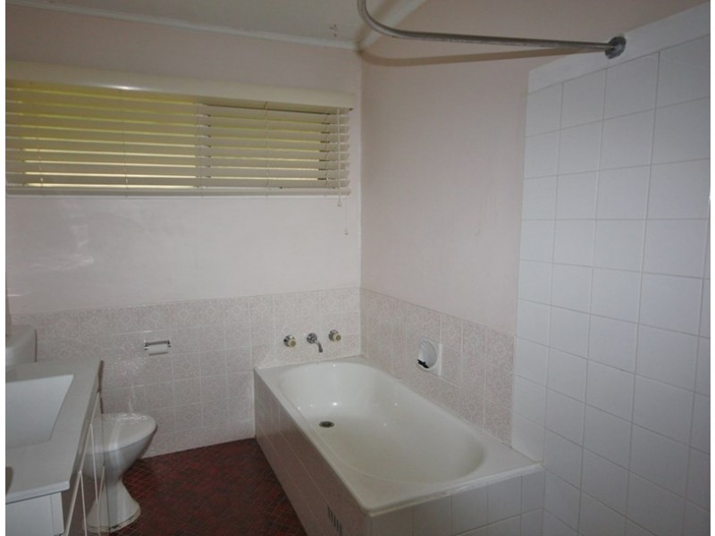 248 The Parkway, Bradbury NSW 2560