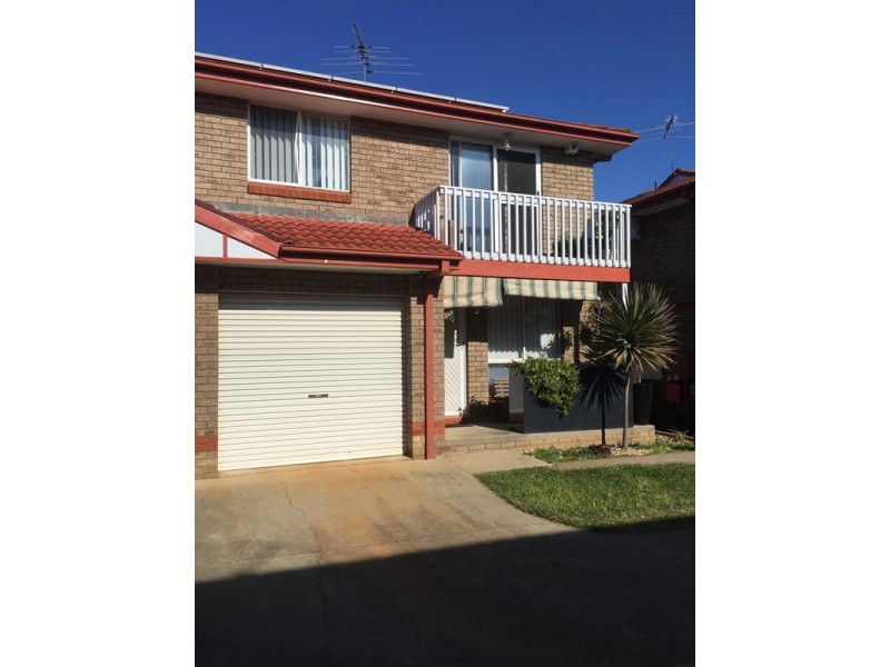 8/8 Wickfield Crescent, Ambarvale NSW 2560