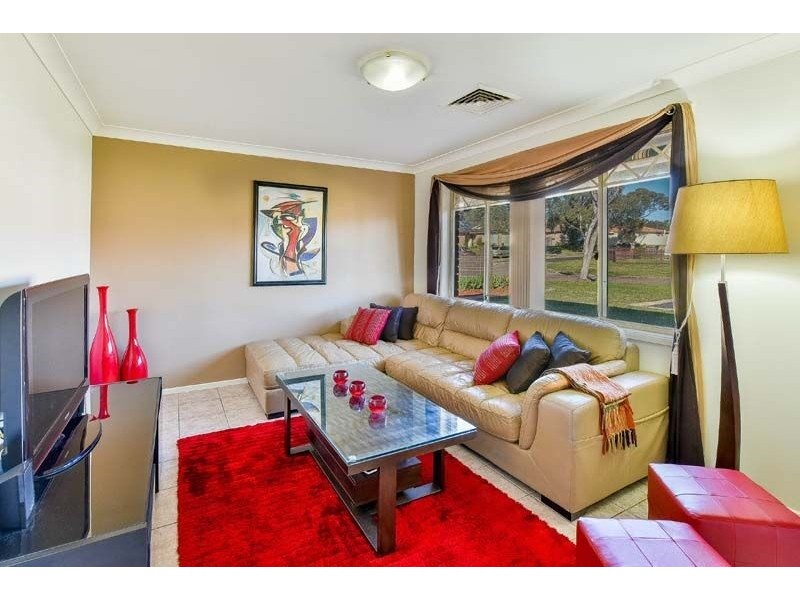 2 Harwood Place, St Helens Park NSW 2560