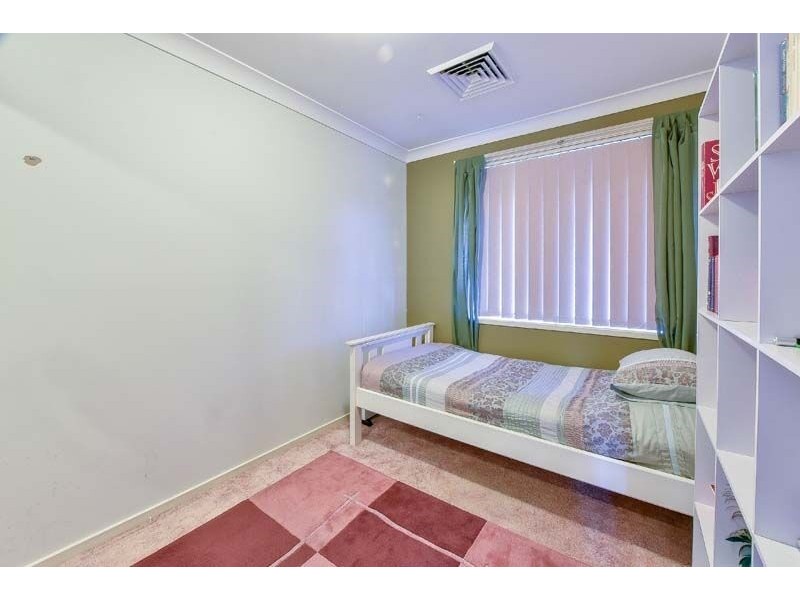 2 Harwood Place, St Helens Park NSW 2560