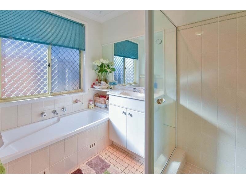 2 Harwood Place, St Helens Park NSW 2560