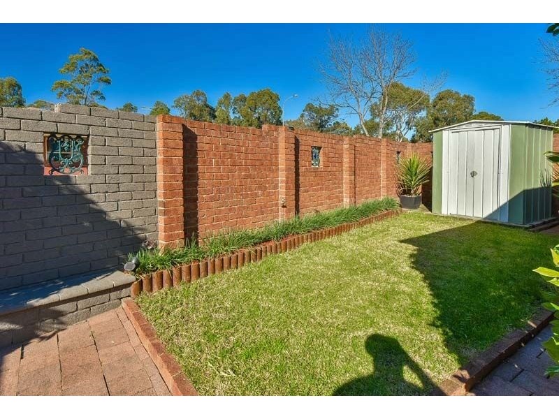 2 Harwood Place, St Helens Park NSW 2560