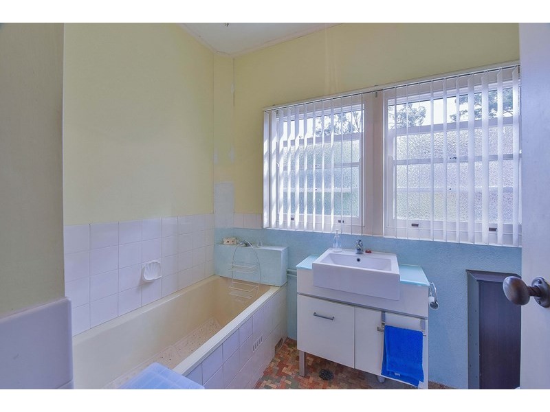 16 Kings Road, Ingleburn NSW 2565