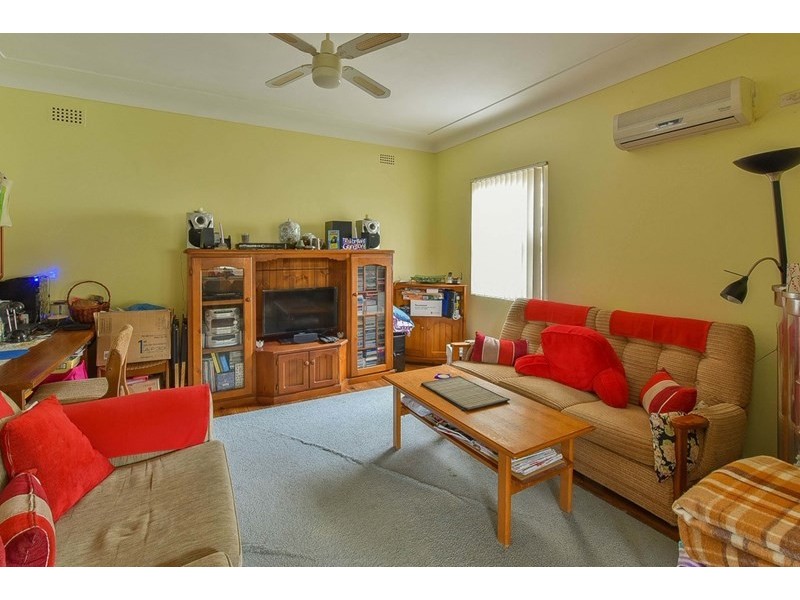16 Kings Road, Ingleburn NSW 2565