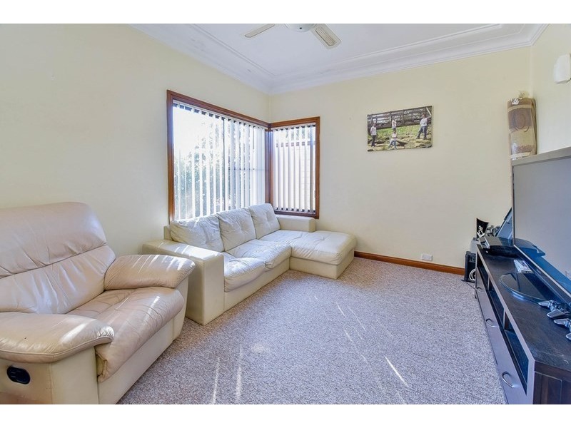 76 Macquarie Avenue, Campbelltown NSW 2560