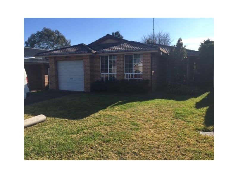 9 Stockalls Place, Minto NSW 2566