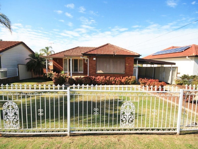 15 Wattle Street, Macquarie Fields NSW 2564