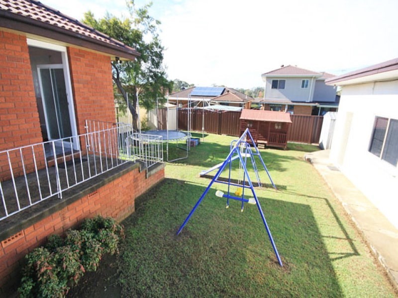 15 Wattle Street, Macquarie Fields NSW 2564