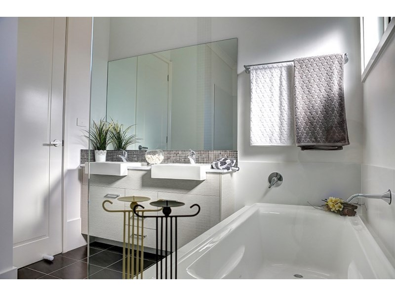 34 Easton Avenue, Spring Farm NSW 2570