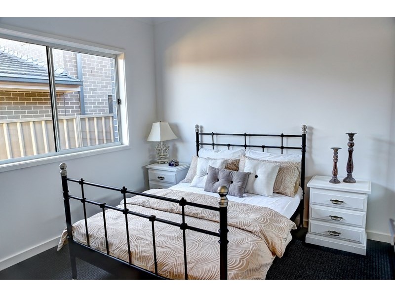 34 Easton Avenue, Spring Farm NSW 2570