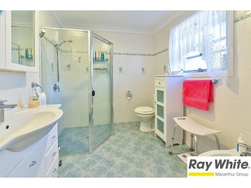 3 Popondetta Place, Glenfield NSW 2167