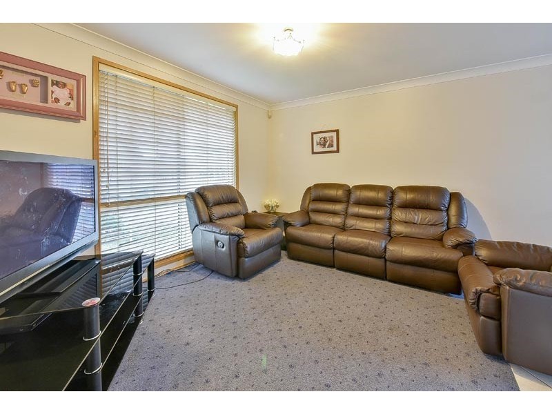 17 Quinion Place, Ambarvale NSW 2560