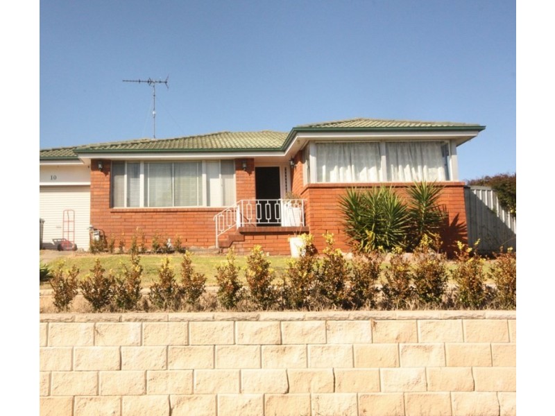10 Manooka Crescent, Bradbury NSW 2560