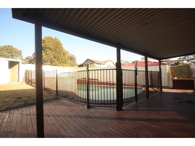 10 Manooka Crescent, Bradbury NSW 2560