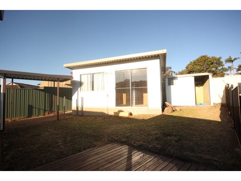 10 Manooka Crescent, Bradbury NSW 2560