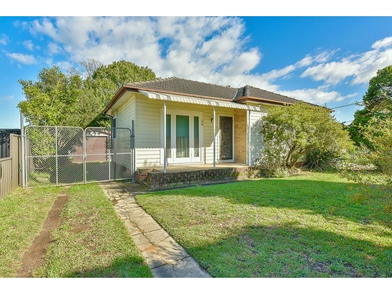 20 Parklands Crescent, Macquarie Fields NSW 2564