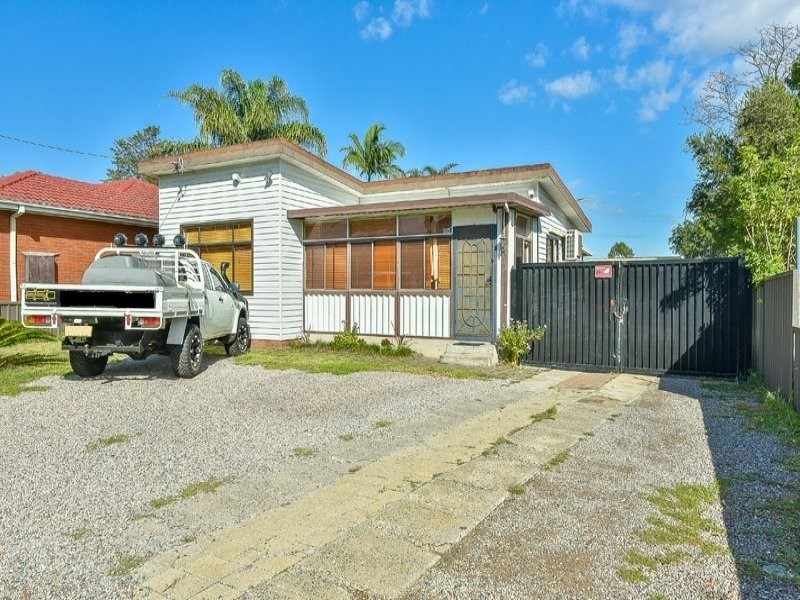 18 Parklands Avenue, Macquarie Fields NSW 2564