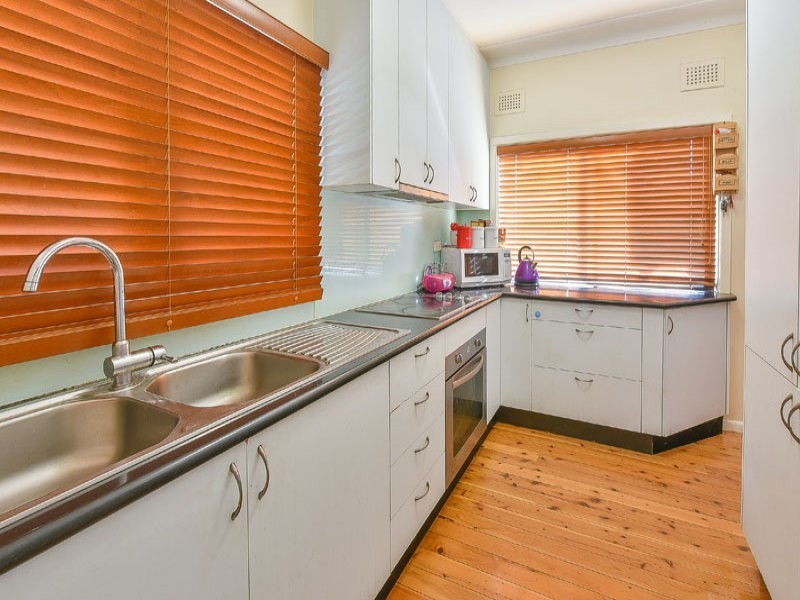 18 Parklands Avenue, Macquarie Fields NSW 2564