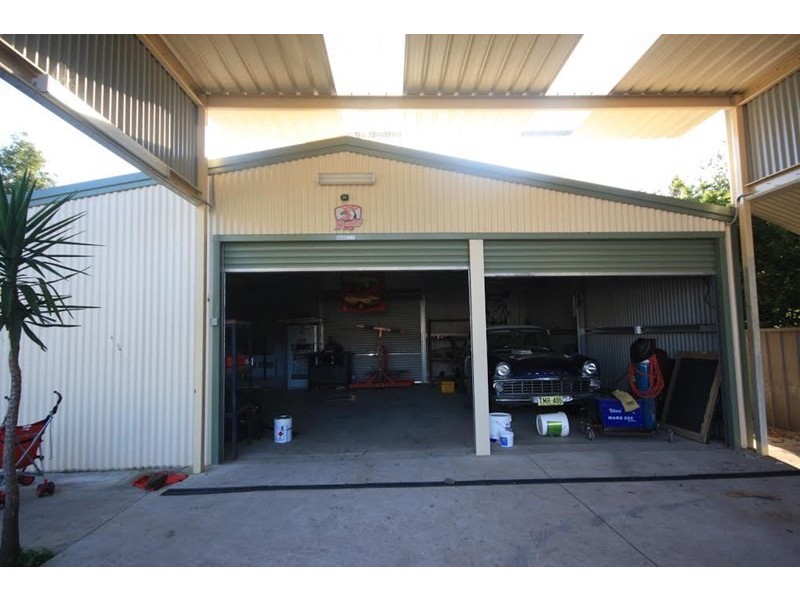 18 Parklands Avenue, Macquarie Fields NSW 2564