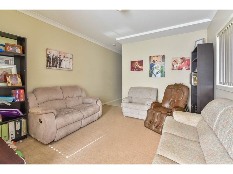 2A Mongon Place, St Helens Park NSW 2560