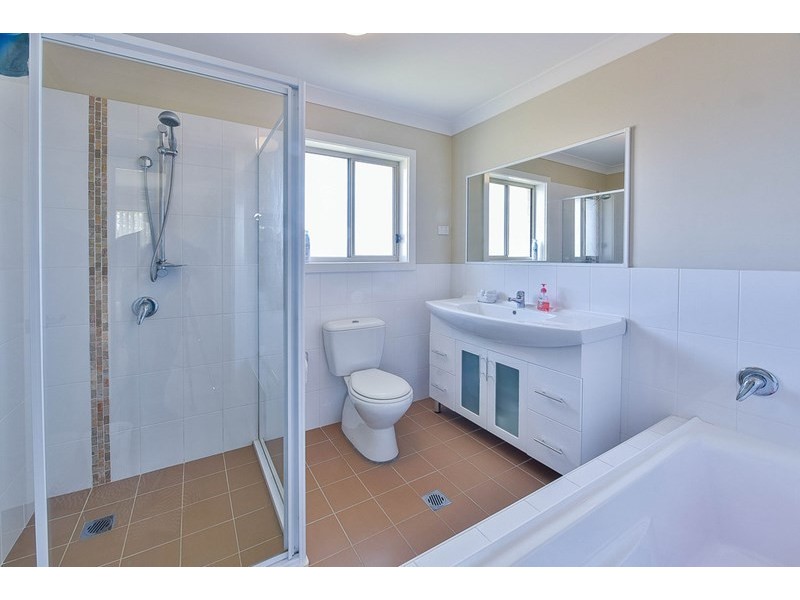 2A Mongon Place, St Helens Park NSW 2560