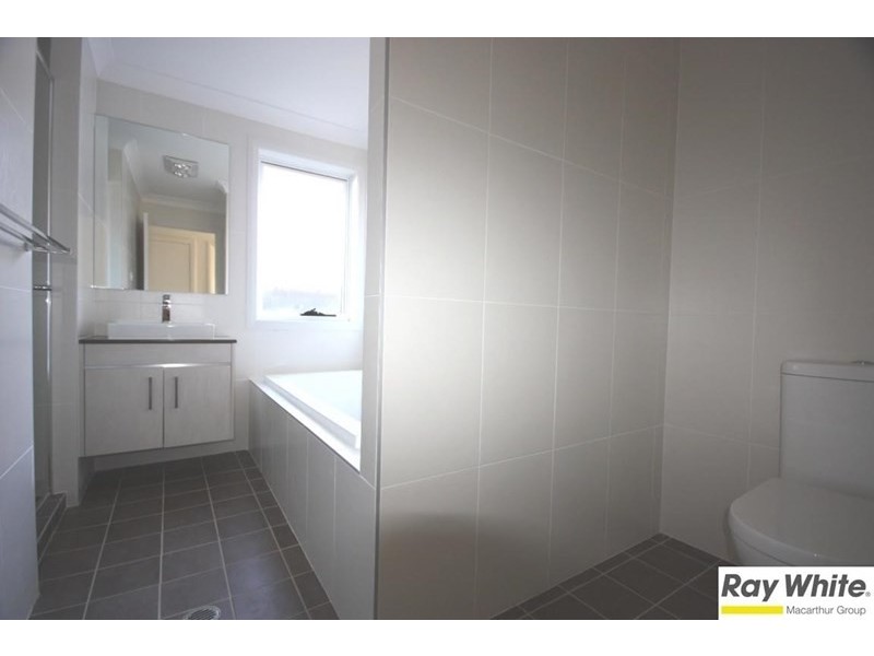 5 Morris Street, Oran Park NSW 2570