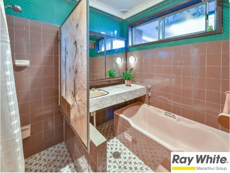 5 Wattle Avenue, Macquarie Fields NSW 2564