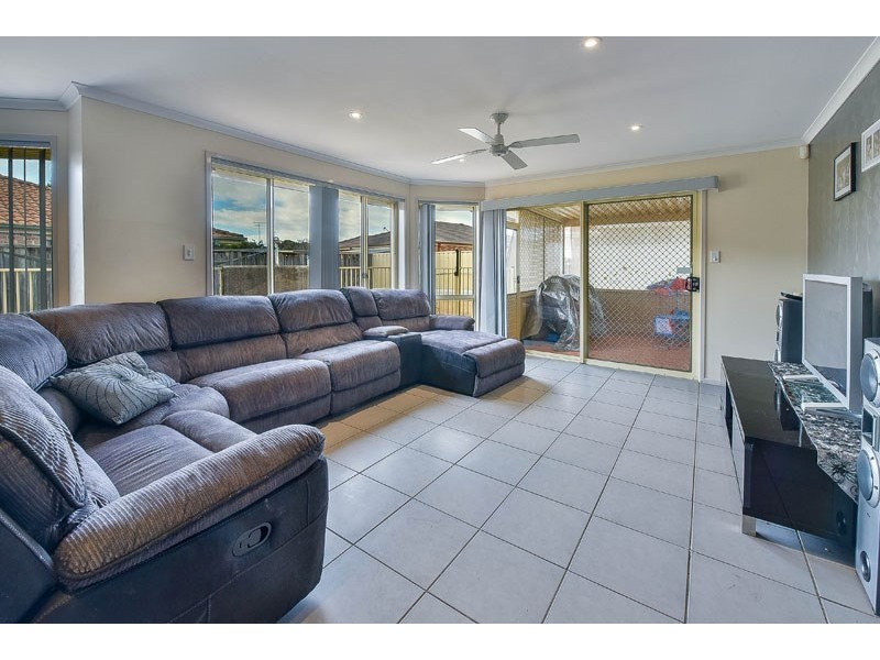 76 Archibald Crescent, Rosemeadow NSW 2560