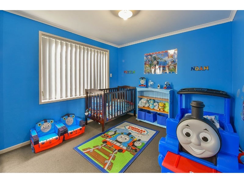 76 Archibald Crescent, Rosemeadow NSW 2560