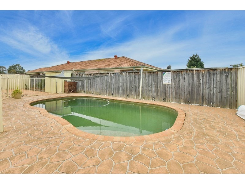 76 Archibald Crescent, Rosemeadow NSW 2560