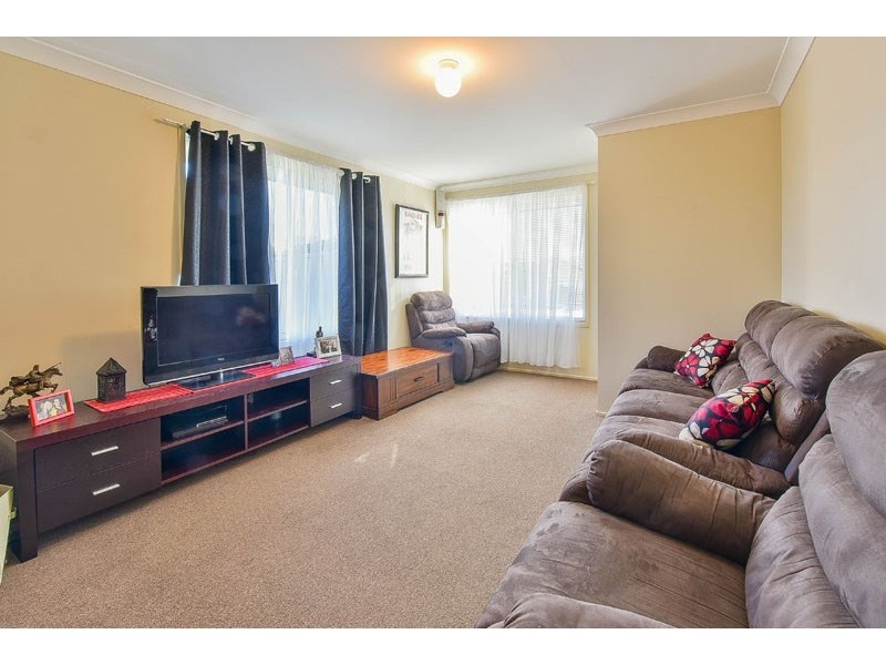 17 Davey Place, St Helens Park NSW 2560